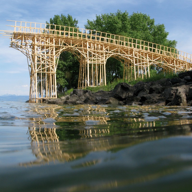 Bildstein/Glatz; "So weit das Budget reicht"; 2009; Holz, Schrauben, temporäre Installation, Kunsthalle Arbon/Schweiz; 9 x 28 x 5 m; Foto: Bildstein/Glatz: 