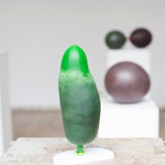Tim Wandelt; Ohne Titel (Serie); 2010; Epoxidharz, Luftballon; Ma�e variabel 1: 